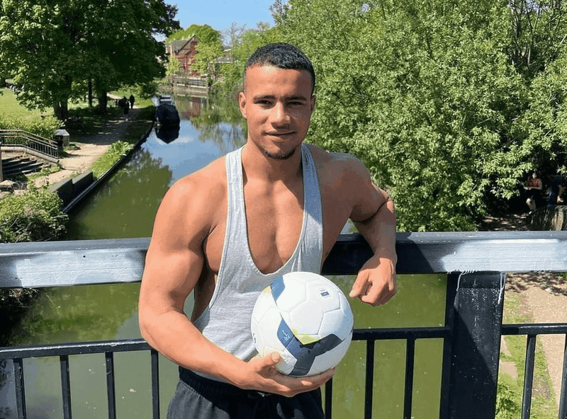 HSTIKKYTOKKY: The UK Streamer Combining Health And Fitness, Boxing, and Busy Kick Streams